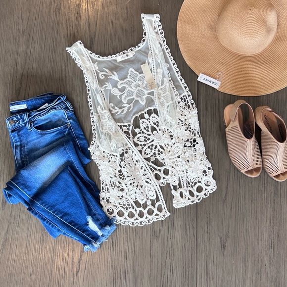 🎉Host Pick🎉 NWT Vest - Picture 2 of 6